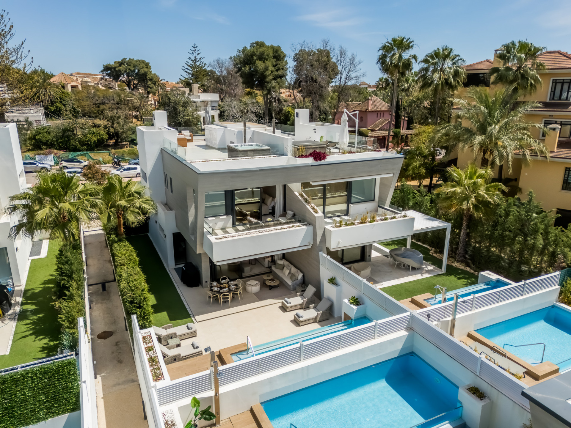 Contemporary townhouse with pools and terraces in Puerto Banús