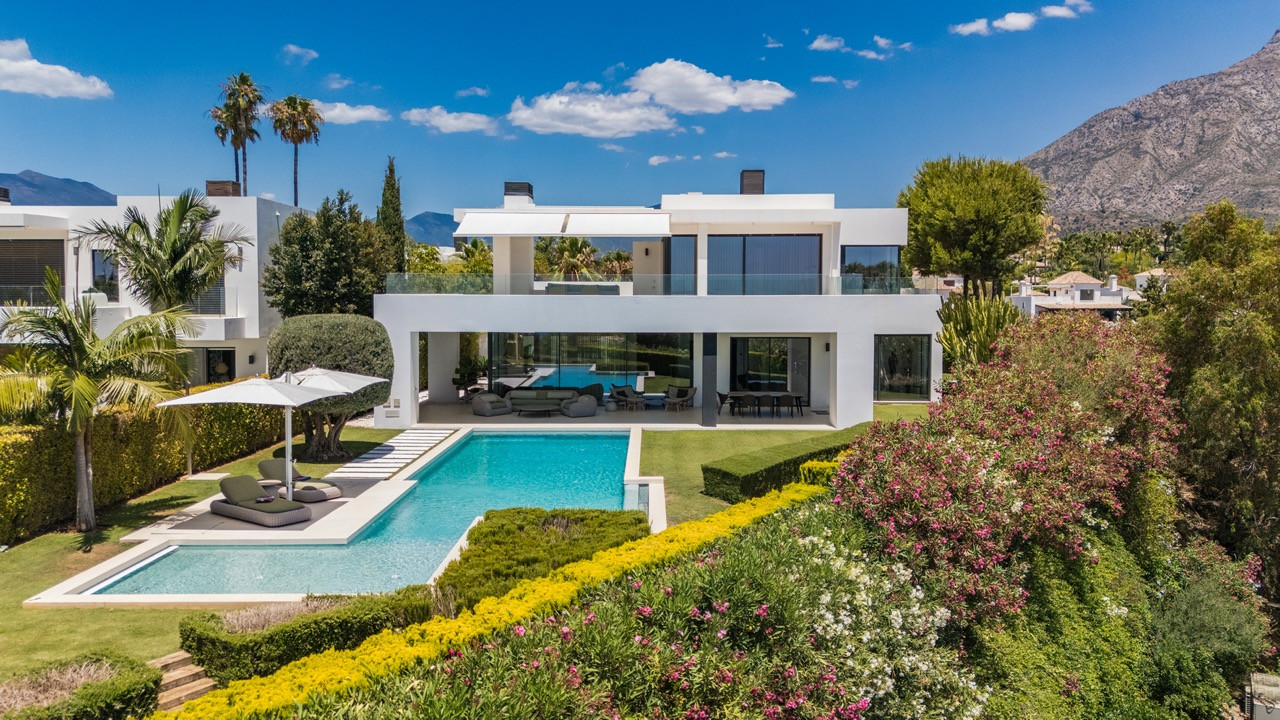 Contemporary villa on the Golden Mile with infinity pool and La Concha mountain backdrop