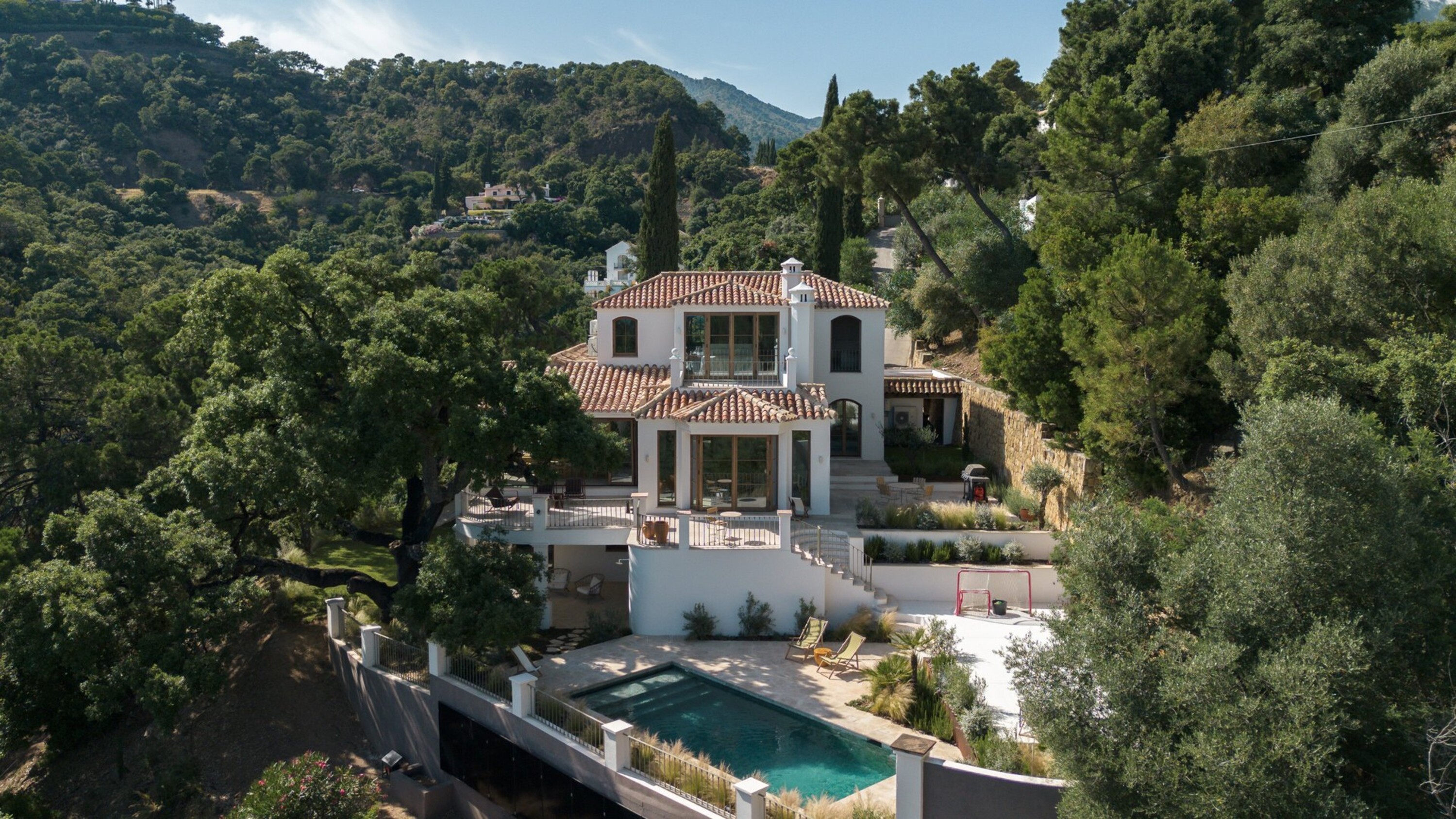 Classic Andalusian villa with pool in the hills above Marbella
