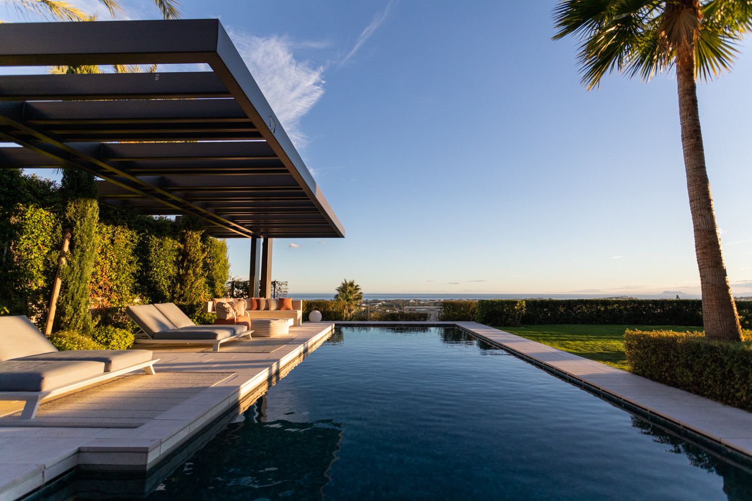 Modern villa with infinity pool and sea views in Benahavís