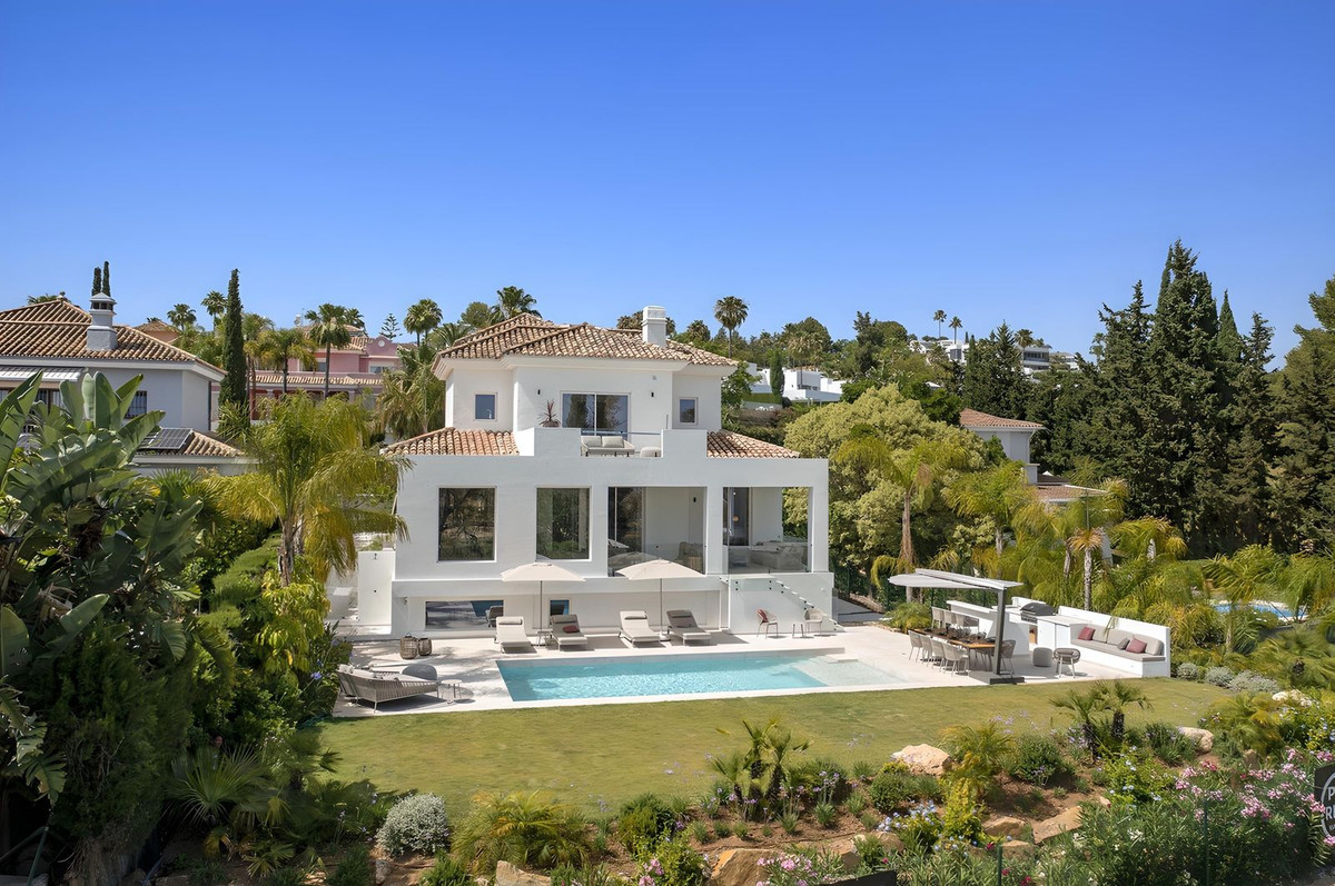 Contemporary villa in Estepona with pool and garden