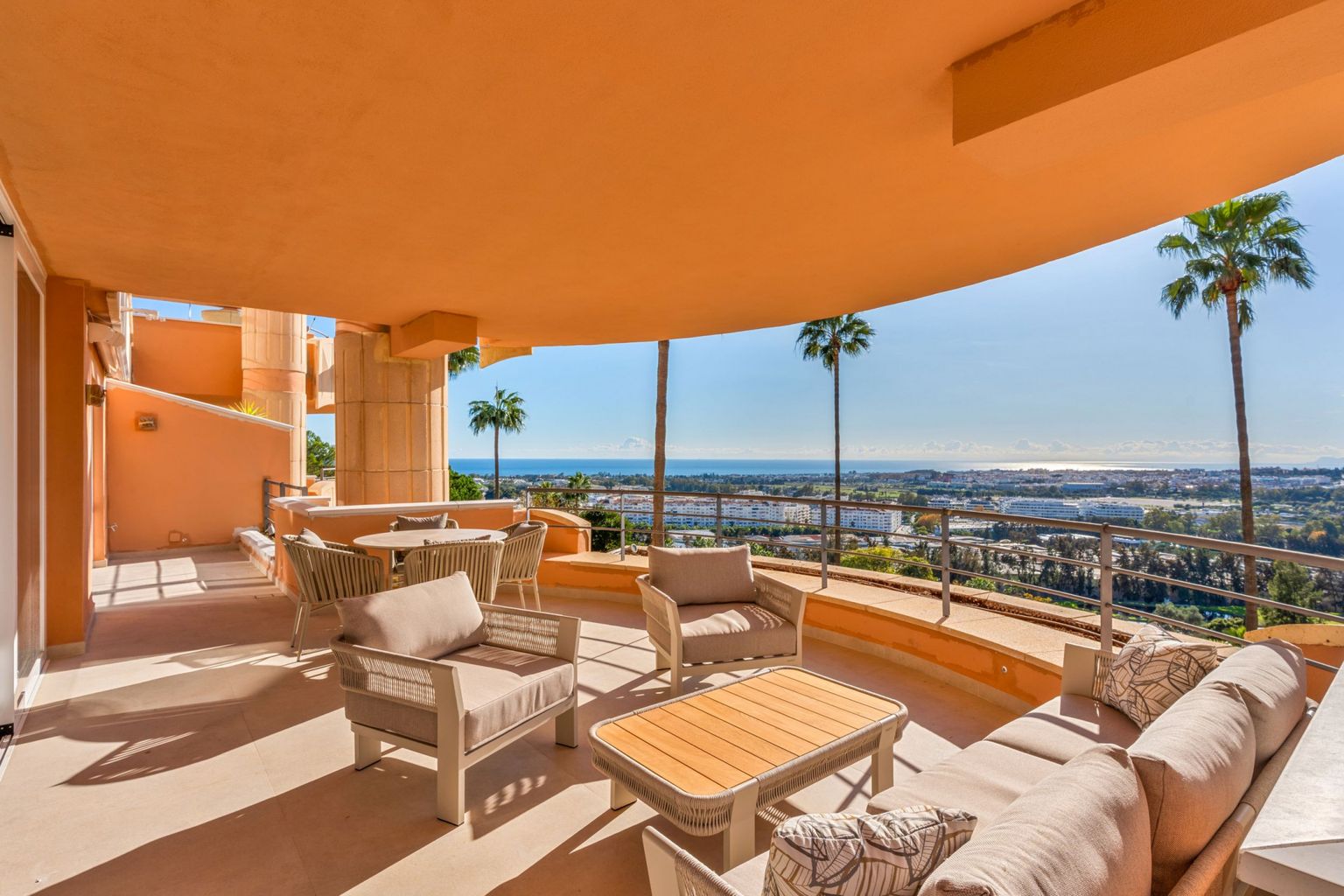 Luxury Fully Renovated Apartment with Panoramic Sea Views in Magna, Nueva Andalucía