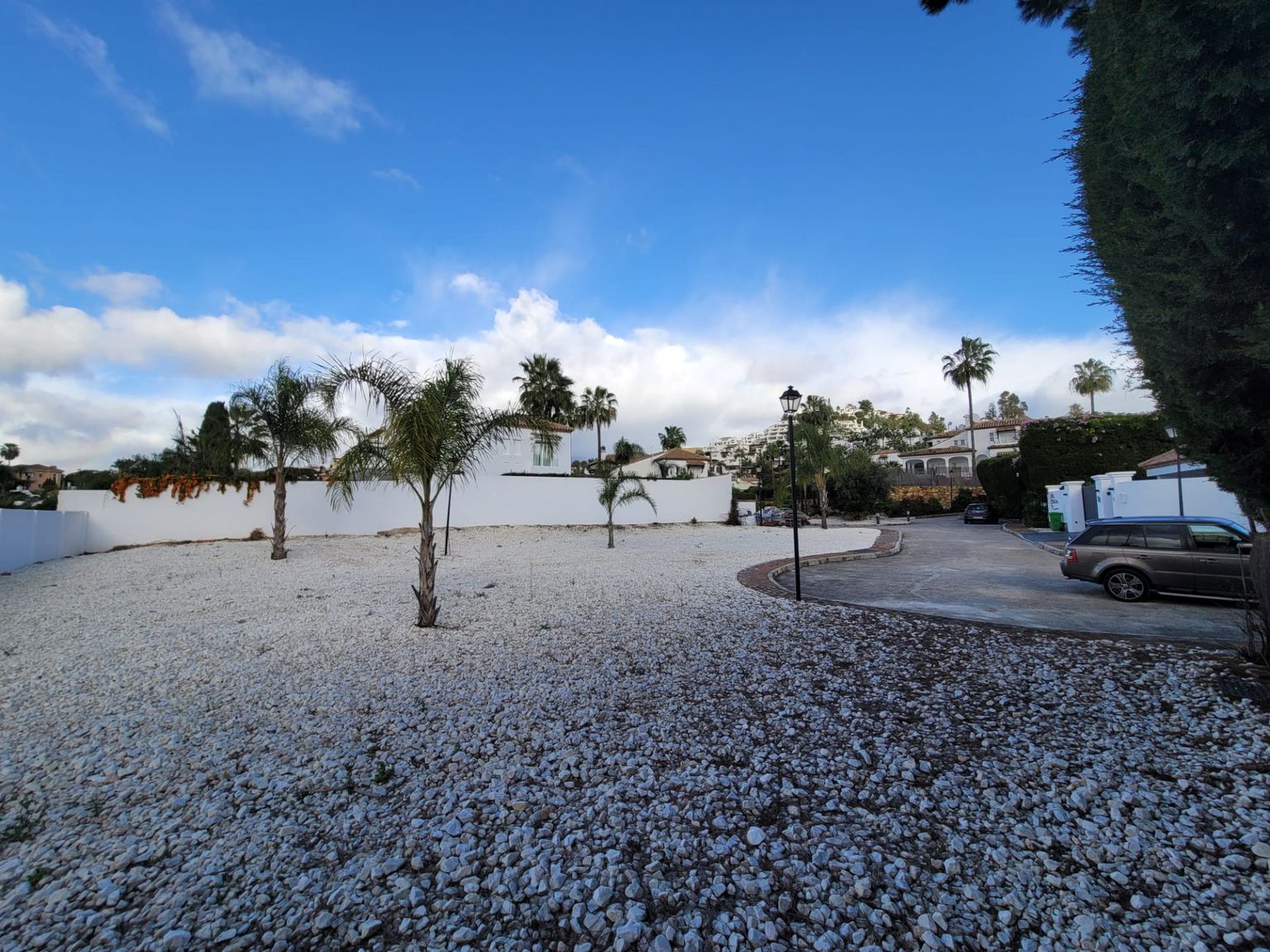 Prime Investment Opportunity in Nueva Andalucía’s Golf Valley